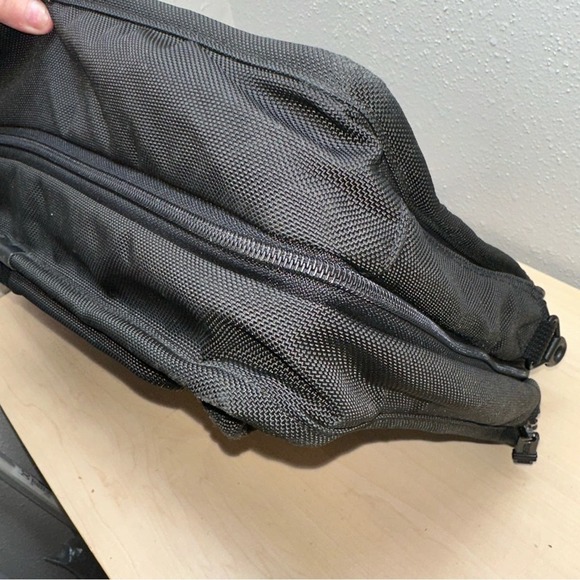 Tumi Alpha 26141D4 Black Expandable Laptop Briefcase Bag EUC - Picture 8 of 16